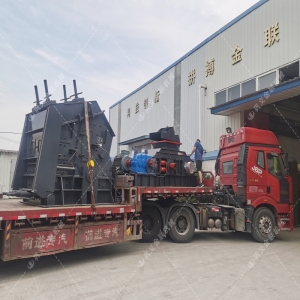 1000*700液壓對輥制砂機，1210反擊破發往四川