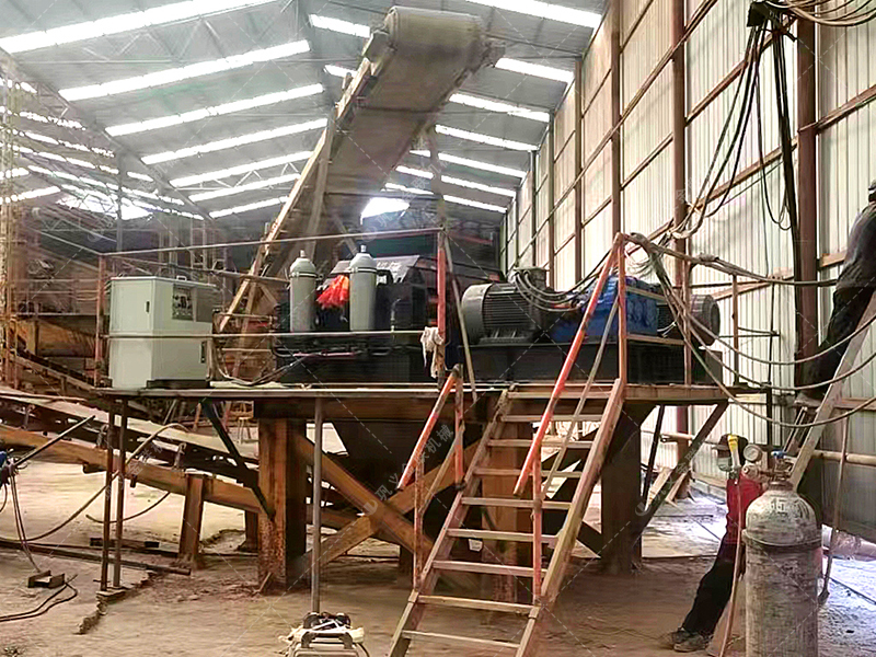 花崗巖液壓對(duì)輥破碎機(jī)多少錢？有沒(méi)有好的廠家推薦？